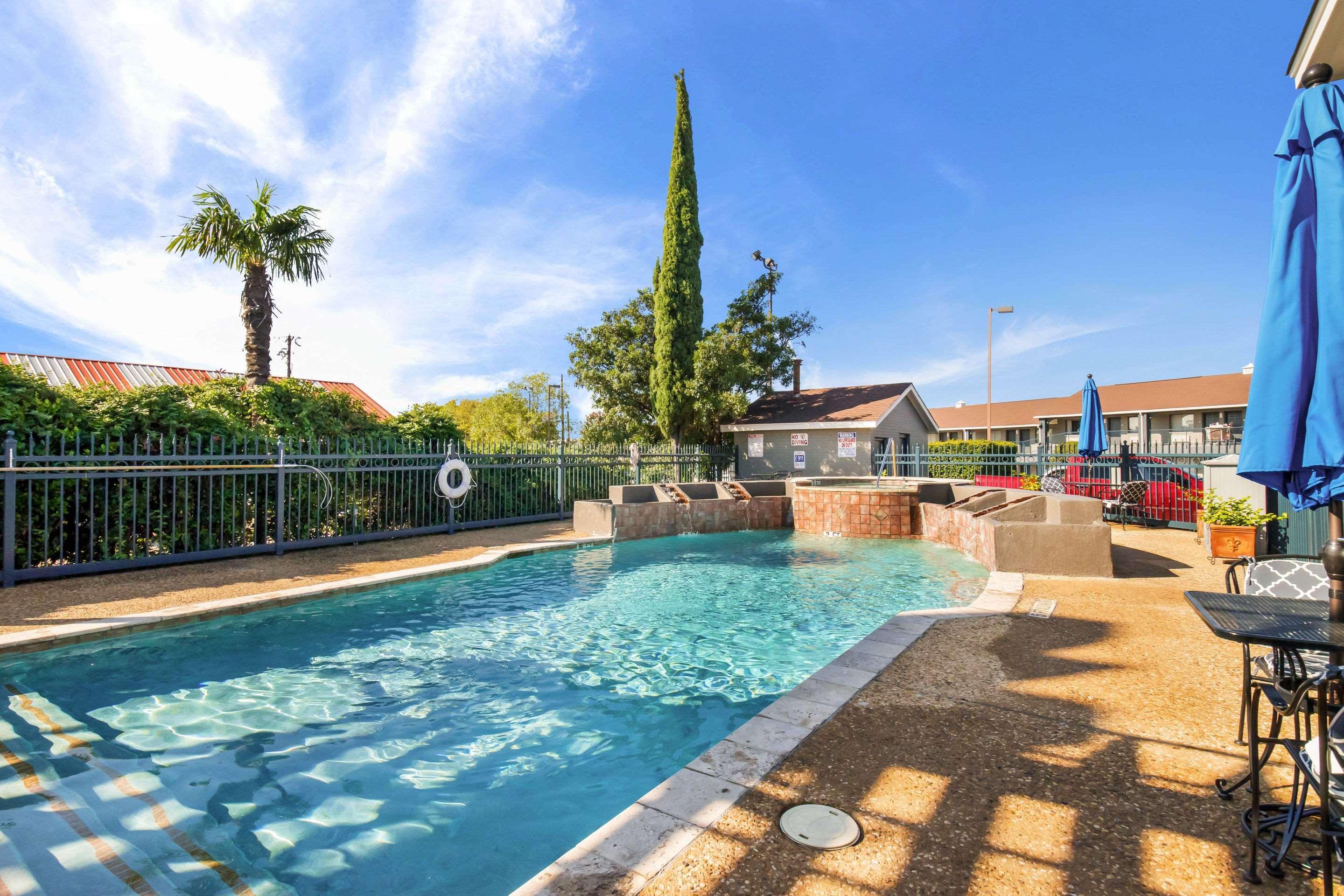 Quality Inn Near Lake Marble Falls Exterior photo